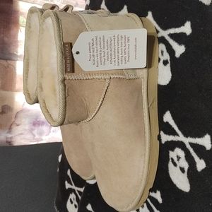 Australian sheepskin mini UGG boots Koalabi Edition. Sand color size 8w 7 men's.